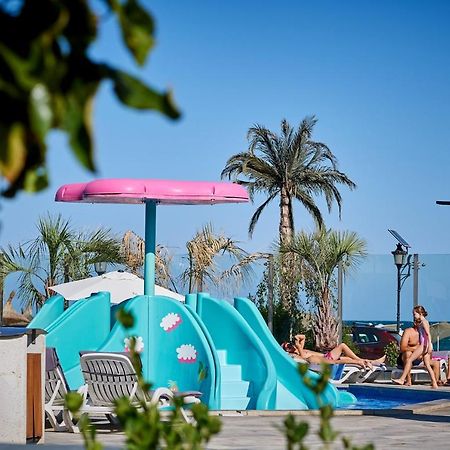 Glamour Red Apartment 22 In Spa Pool Resort Mamaia Buitenkant foto