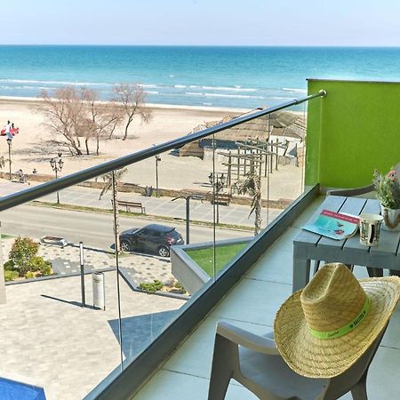 Glamour Red Apartment 22 In Spa Pool Resort Mamaia Buitenkant foto