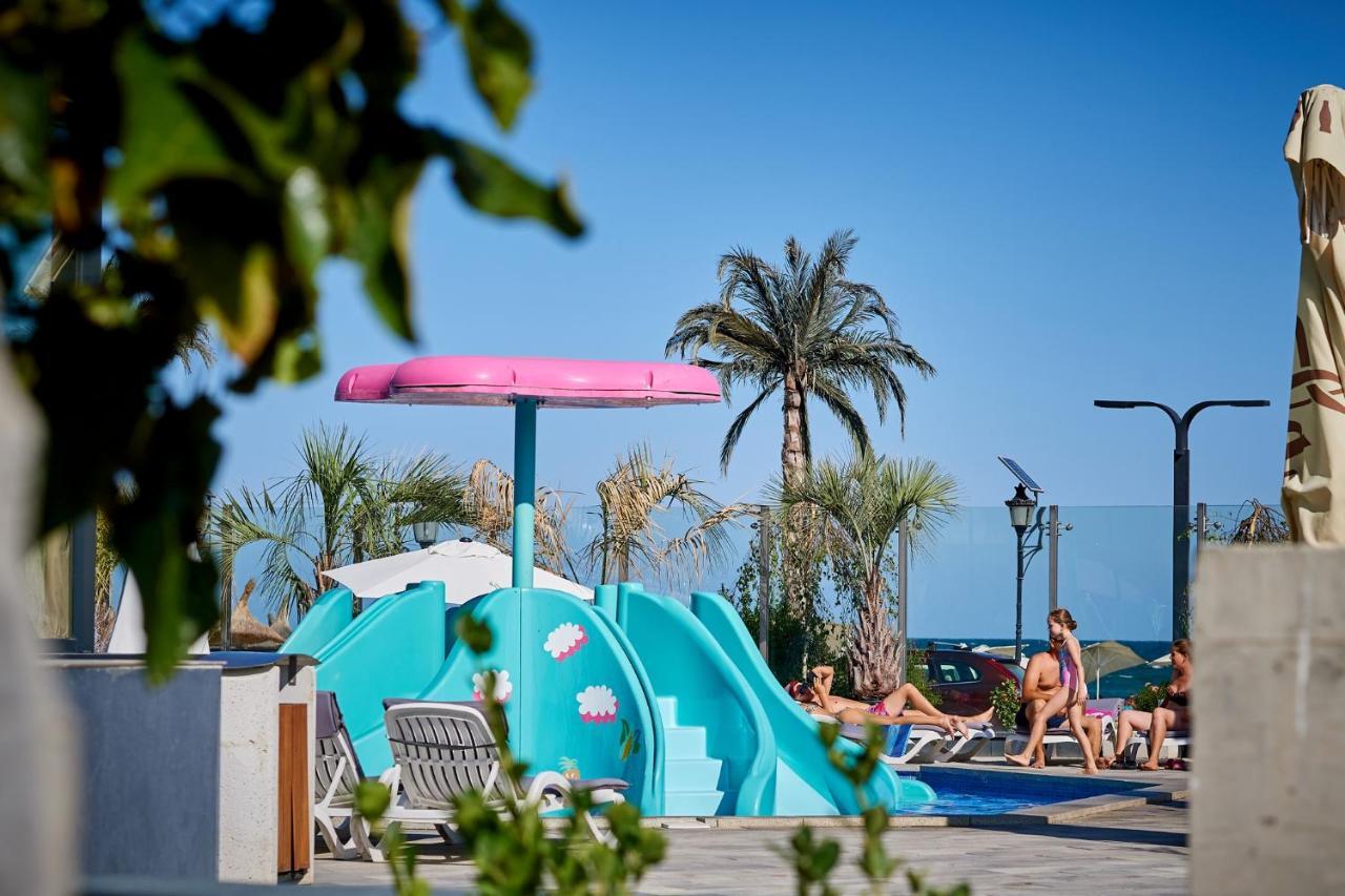 Glamour Red Apartment 22 In Spa Pool Resort Mamaia Buitenkant foto