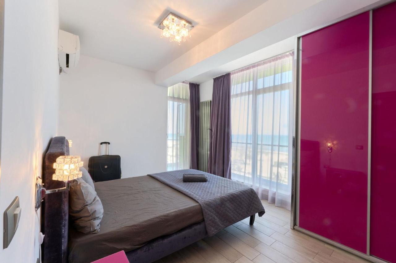Glamour Red Apartment 22 In Spa Pool Resort Mamaia Buitenkant foto