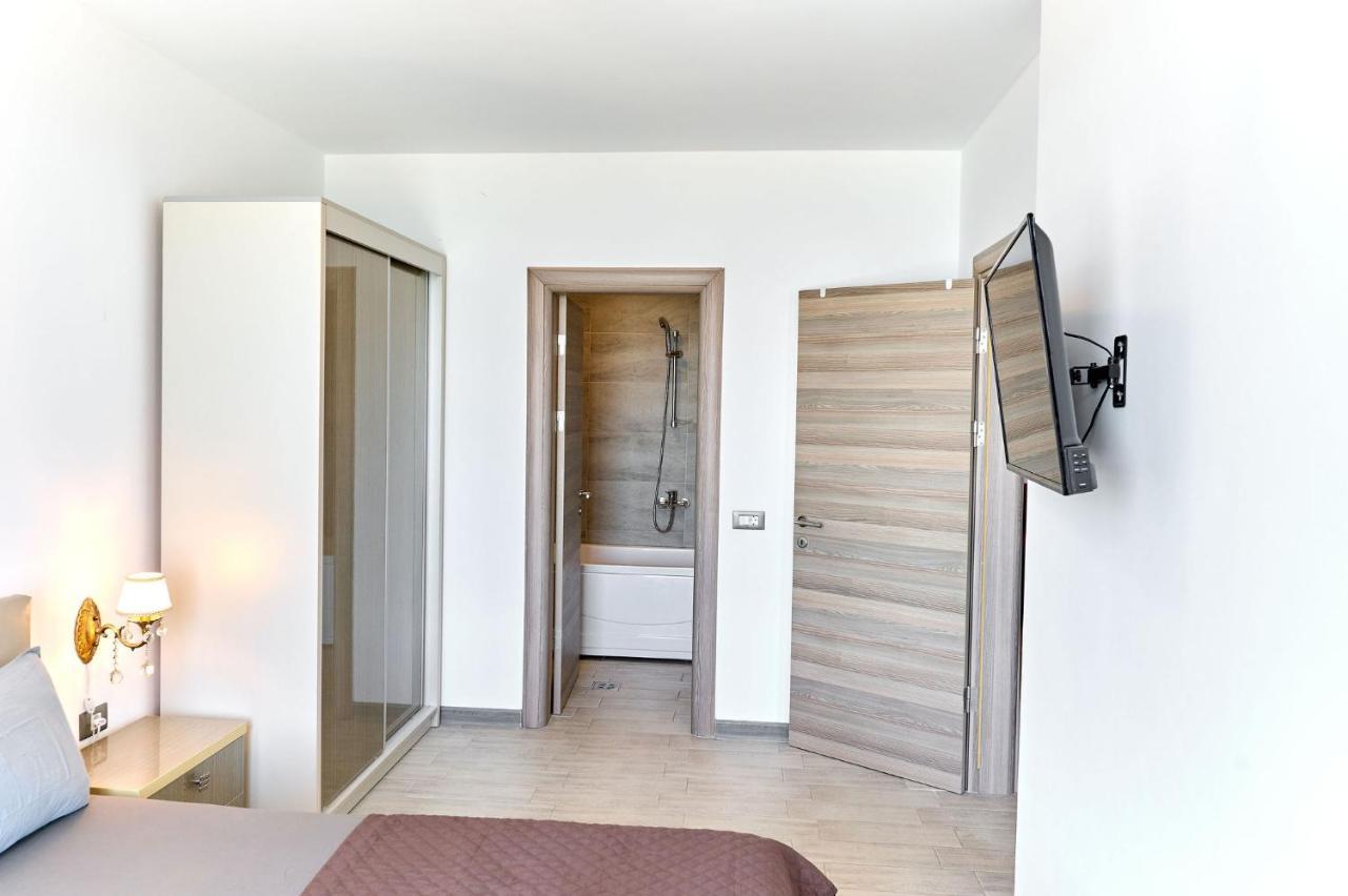 Glamour Red Apartment 22 In Spa Pool Resort Mamaia Buitenkant foto