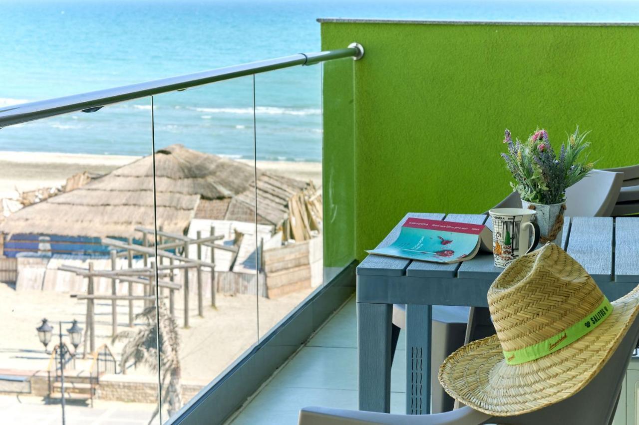 Glamour Red Apartment 22 In Spa Pool Resort Mamaia Buitenkant foto