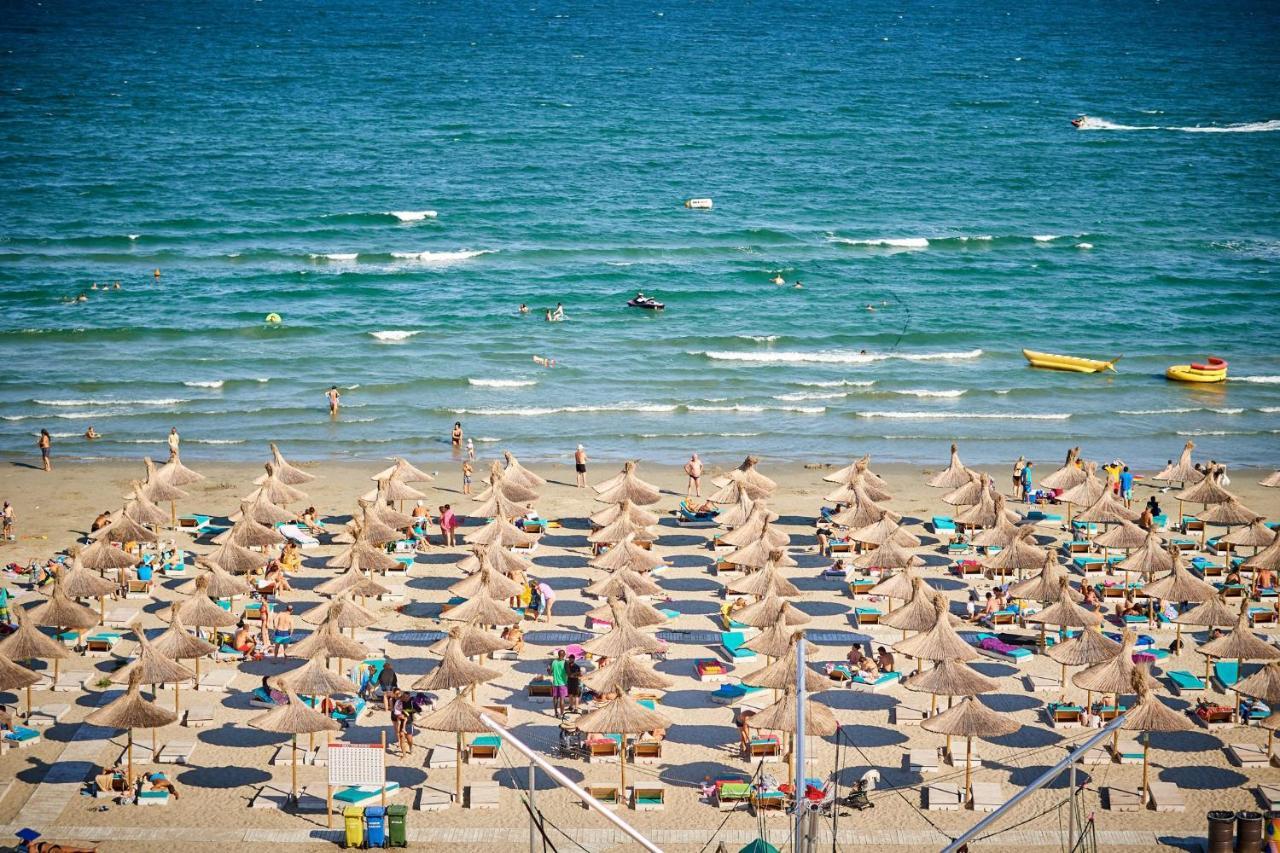 Glamour Red Apartment 22 In Spa Pool Resort Mamaia Buitenkant foto