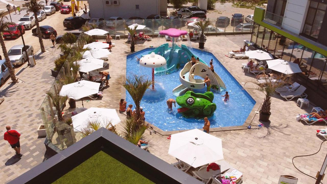 Glamour Red Apartment 22 In Spa Pool Resort Mamaia Buitenkant foto