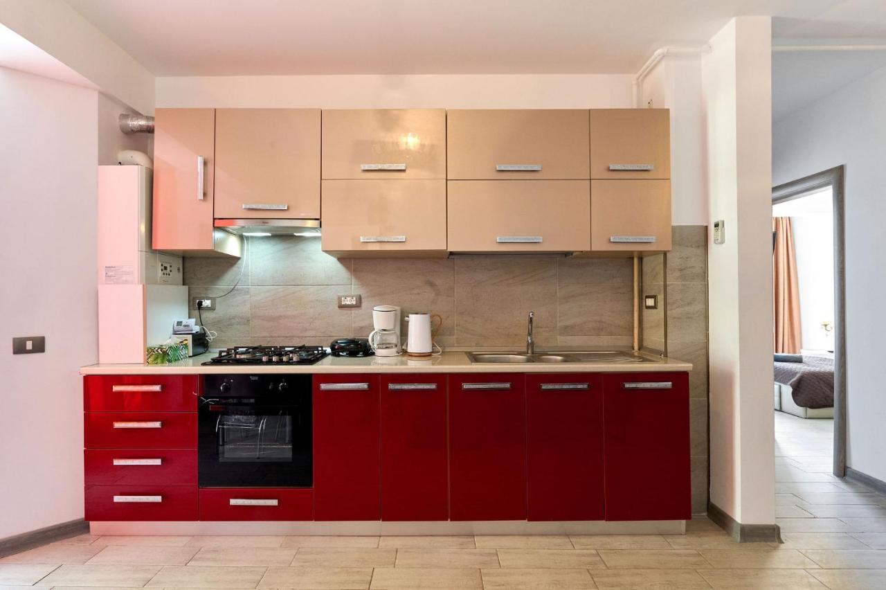 Glamour Red Apartment 22 In Spa Pool Resort Mamaia Buitenkant foto