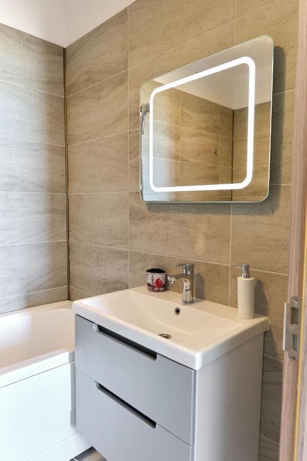 Glamour Red Apartment 22 In Spa Pool Resort Mamaia Buitenkant foto