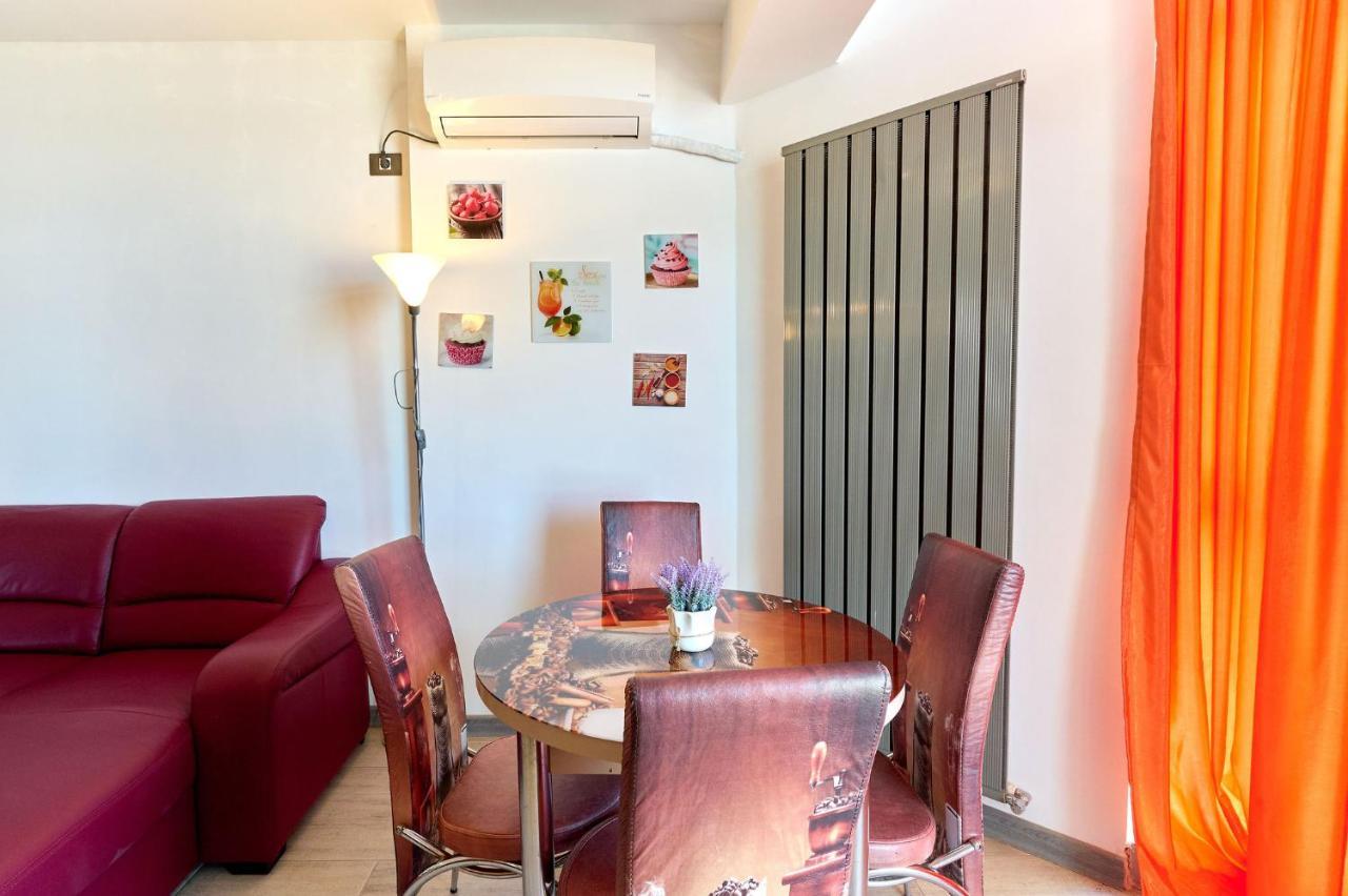 Glamour Red Apartment 22 In Spa Pool Resort Mamaia Buitenkant foto